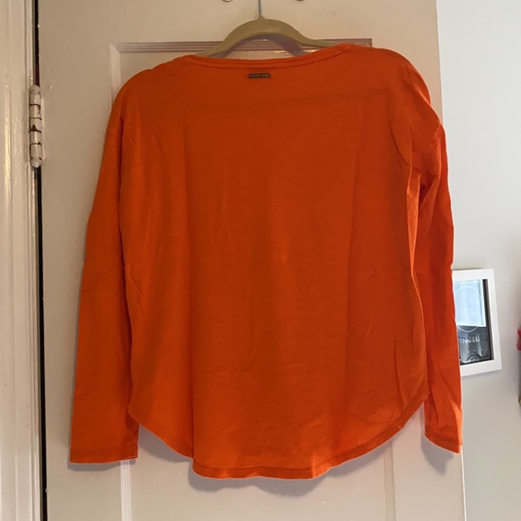 Micheal Kors sz M orange 3/4 sleeve top with front pocket - Picture 5 of 8